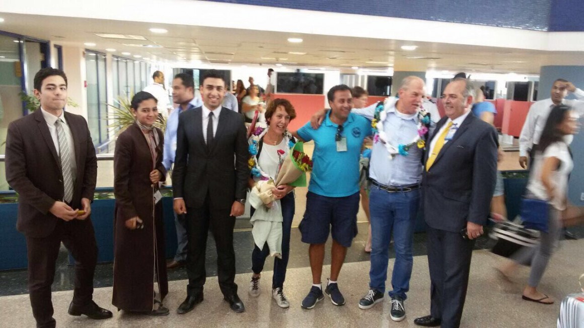 144956-الملياردير-الهولندى-وزوجته-وأصدقاءه