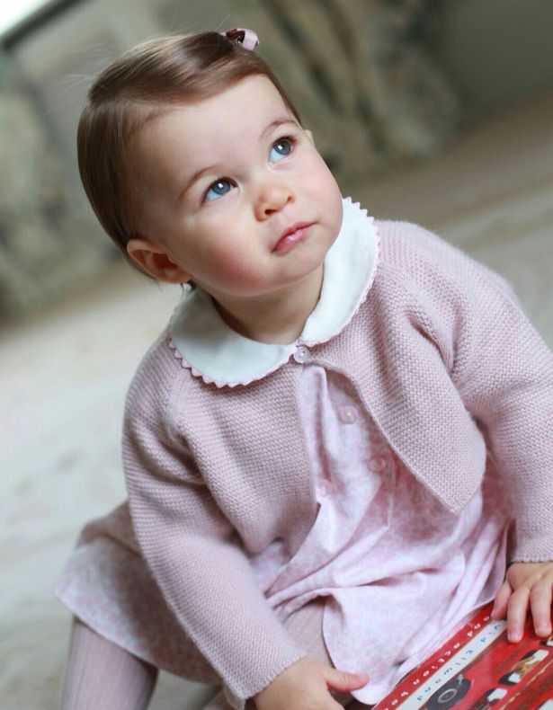 Kensington-Palace-released-images-of-Princess-Charlotte (3)