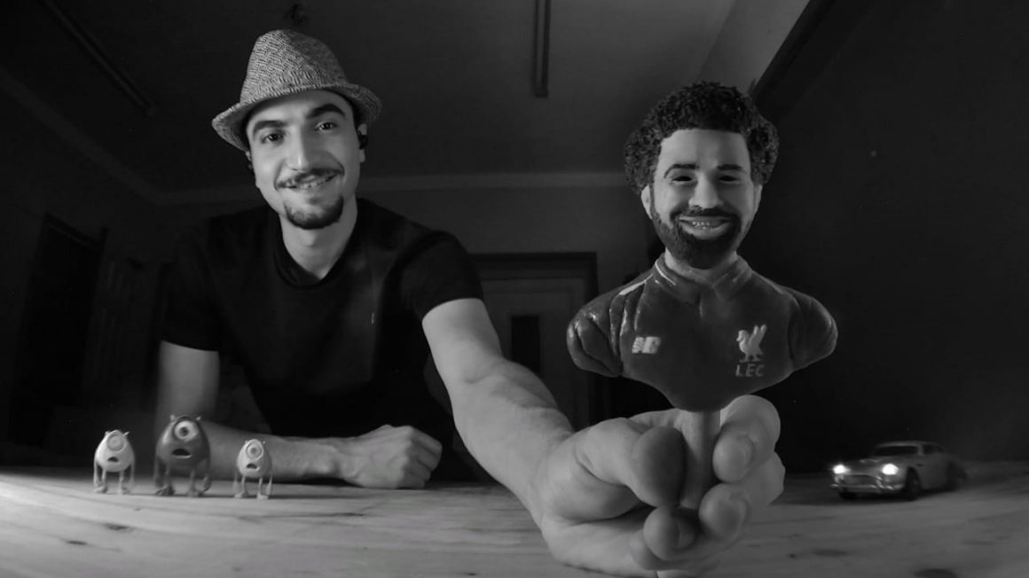«نم نم» يحول الخشب لأشهر الشخصيات: يصنع نماذج مصغرة من الواقع - المصري لايت
