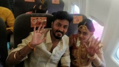 كورونا السبب.. زوجان هنديان يقيمان حفل زفاف في الهواء