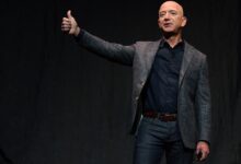 "اتركوا بيزوس في الفضاء".. مطالبات بمنع أغنى رجل في العالم من العودة للأرض