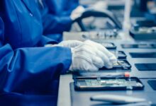 دراسة تحذر.. المعادن السامة تتسرب إلى عظامنا أثناء إنتاج الهواتف والبطاريات