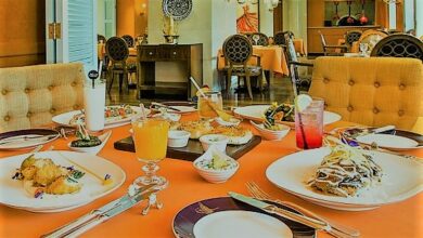 «يخص عاملًا في المطعم».. امرأة تجد إصبعًا متعفنًا داخل شطيرة برجر تتناولها