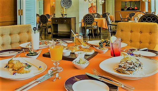 «يخص عاملًا في المطعم».. امرأة تجد إصبعًا متعفنًا داخل شطيرة برجر تتناولها