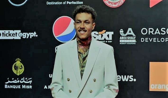 محدش فيكم فكر في النونة.. ويجز يرد على منتقدي «جاي وفي إيدي الرضعة» في «كيفي كدة»