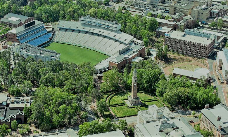 بعد دعوات للانتحار الجماعي بسبب كورونا.. جامعة تمنح 30 ألف طالب إجازة