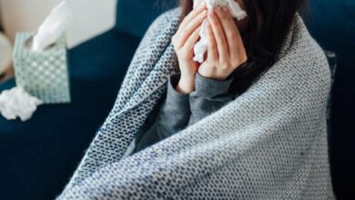 مع حلول الشتاء.. أطعمة يُحذر تناولها عند الإصابة بنزلات البرد