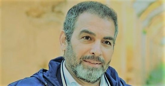 نوستالجيا | أحمد عبدالعزيز: «مجبتش شبكة ولا دفعت مهر لأن زوجتي لا تقدر بمال»