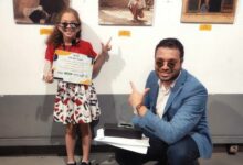 «حب من الطفولة».. «لارا» تُكرم بجائزة أصغر مصورة في معرض «Life Street Photography»