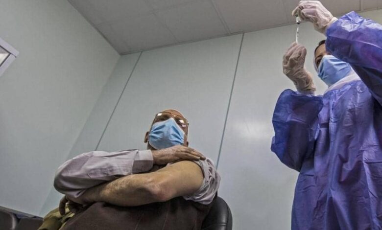 تعرف على الطرق الثلاثة لإثبات تلقي اللقاح لأماكن العمل والمصالح الحكومية