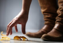 قاعدة الخمس ثوان: هل من الآمن تناول الطعام بعد سقوطه على الأرض؟