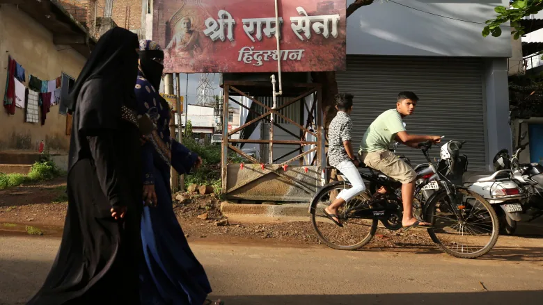 مزاد مزيف على الإنترنت لنساء مسلمات هنديات يثير موجة من الغضب واعتقال 2 من المشتبه بهم