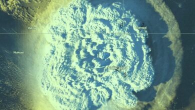 ثوران بركاني يتسبب في تسونامي