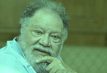 نوستالجيا | يحيى الفخراني يختبر ممثل شاب: «مثل لي إبريق وورقة شجرة» (فيديو)