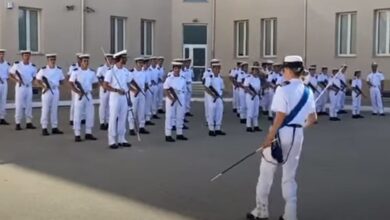 إيطاليا تبرئ ضابطة رقصت مع الجيش: «كان ينبغي التصفيق لها وليس التحقيق معها» (فيديو)