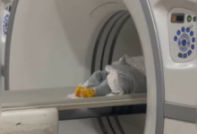 سرطان الكلي وقوائم أنتظار المستشفيات يهددا حياة الطفل «هارون» وأسرته تناشد:«حد يساعدنا»