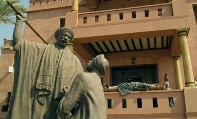 «نفذته في 10 أيام».. «صبري» يحكي كواليس نحته تمثال «الكبير أوي»:«أسمي محفور عليه»