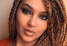 «دينا» تعالج مشاكل الشعر بضفائر «الرستا» الإفريقية:«بتخلي البنات تتقبل شكلها»