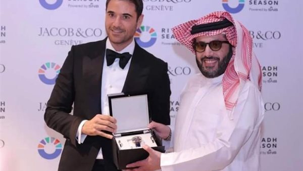 مي عمر في عيد ميلاد زوجها محمد سامي هذا الرجل يجعل قلبي يبتسم و أغلى هدايا المشاهير لبعضهم البعض