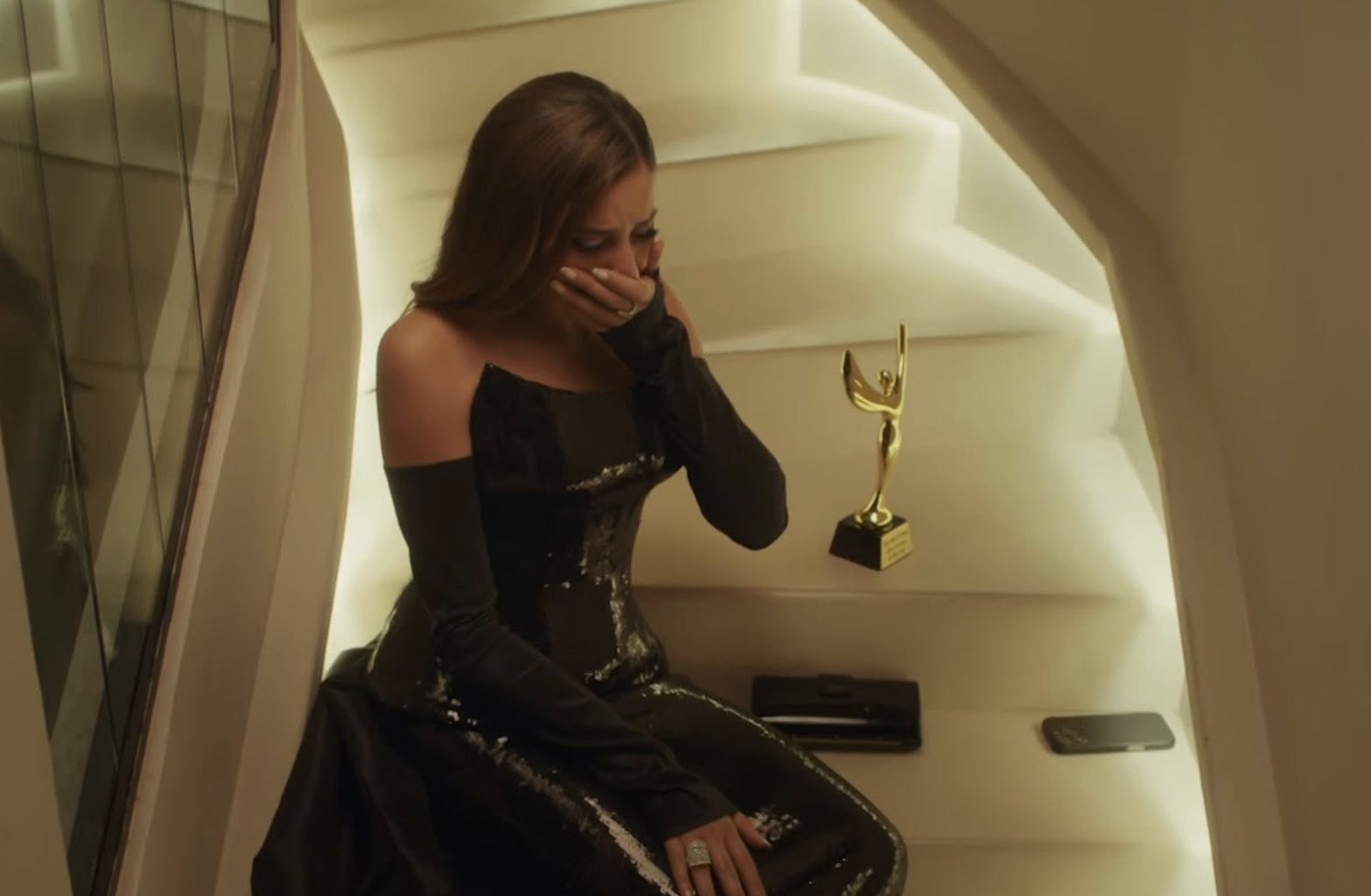 تفاعل واسع مع مشهد صدمة دينا الشربيني في مسلسل «اتنين غيرنا»: «خليتنا نعيط من غير كسر أو صريخ» - المصري لايت